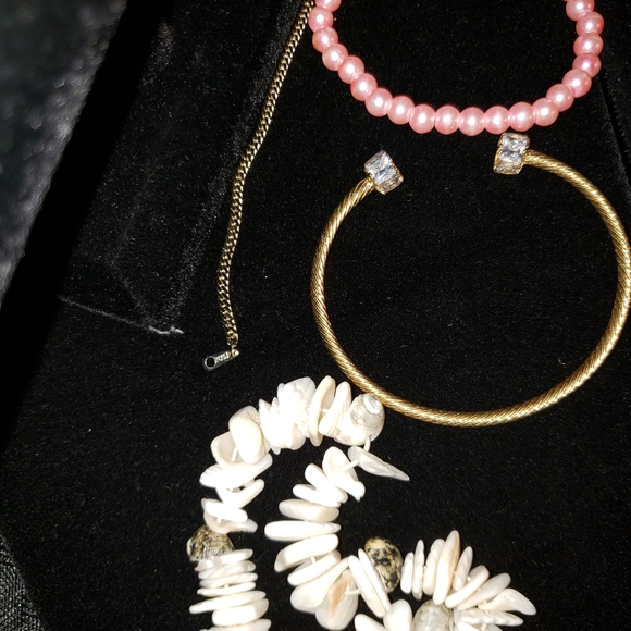 Various bracelets - Picture 3 of 5